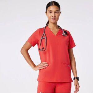Figs Casma Three-Pocket Scrub Top short sleeve scrub top in coral size small